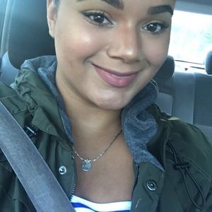 Meet your Posher, Andrea